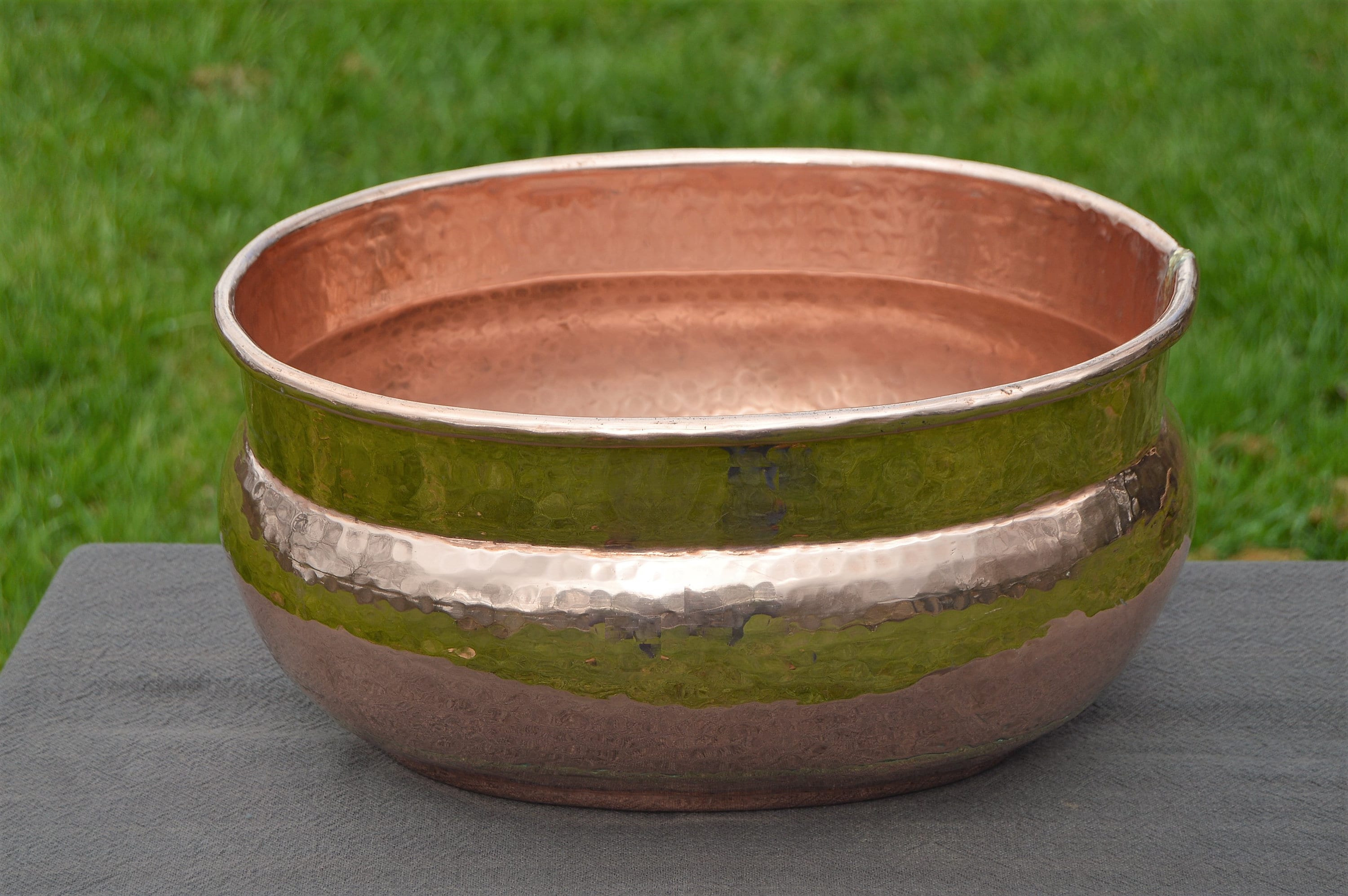 Large hand made and hammered heavy and handsome French vintage copper planter jardiniere with handles circa early 1900s.