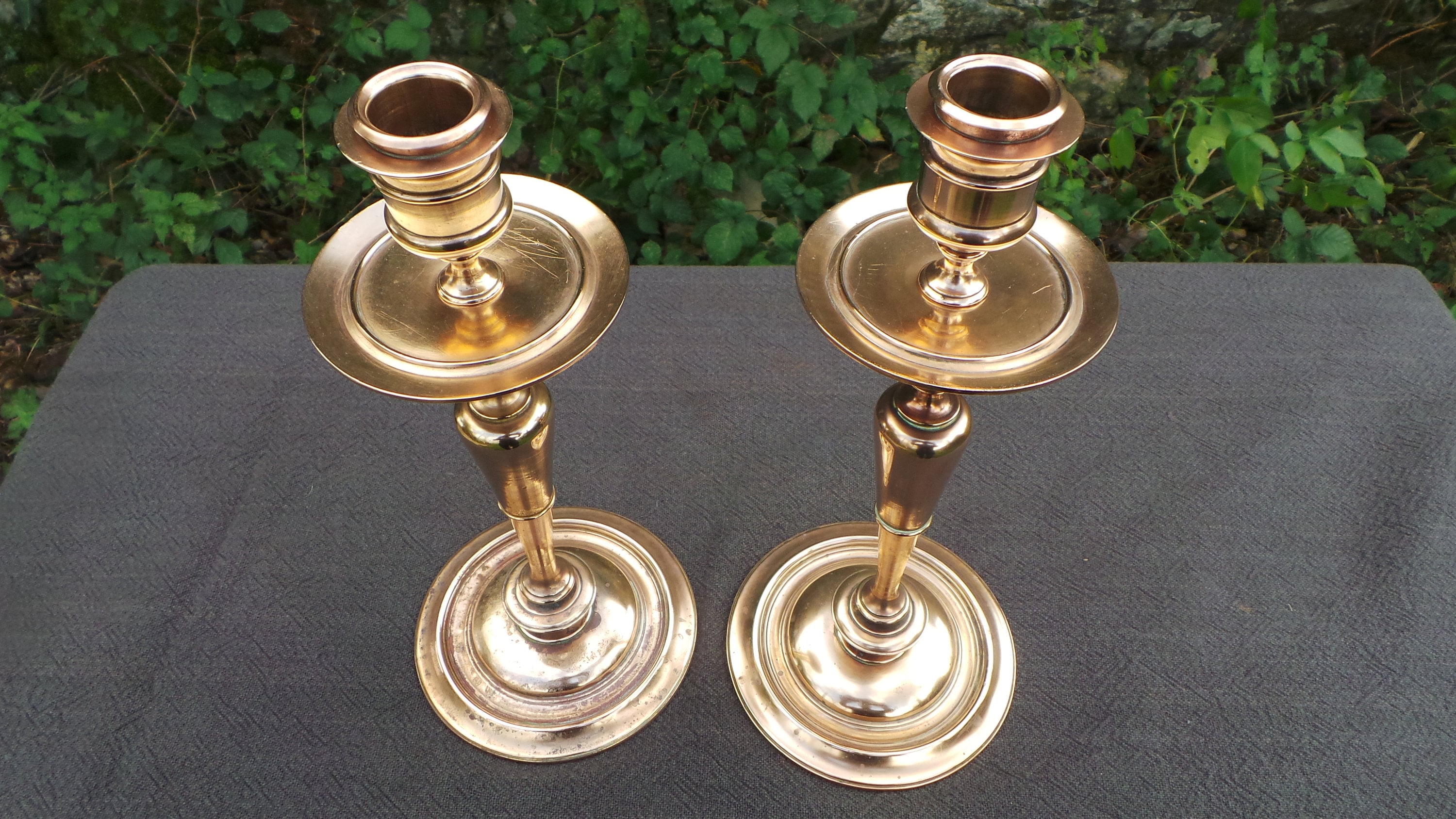 Français Candle Sticks Superbe Vintage Français Bronze Classical Pair Heavy Fine Casting Bonne Quali