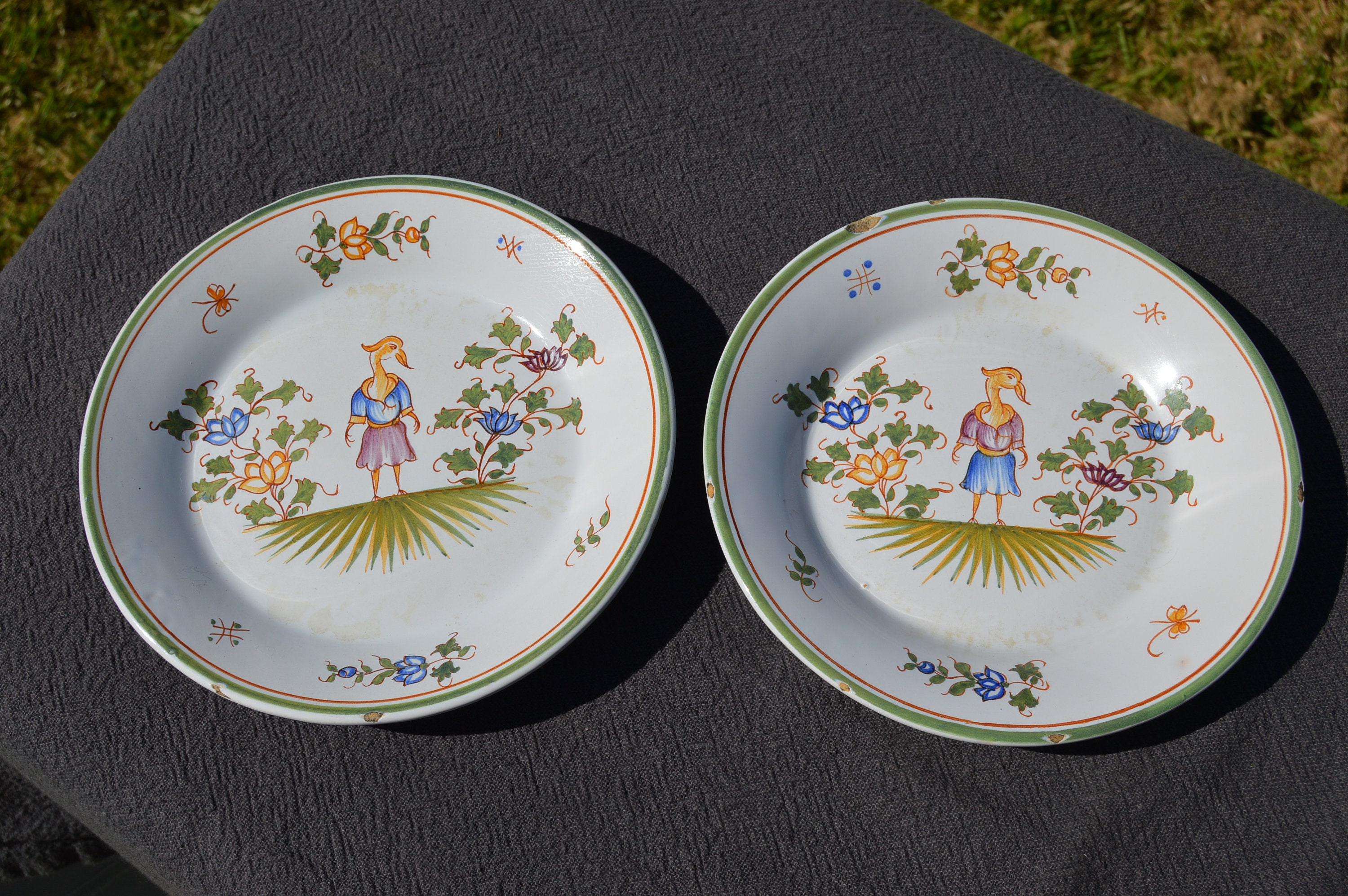 Deux Malicorne - Emile Tessier Plaques Décoratives Belle Polychrome, Crazed, Décoloré, Chipped Fully