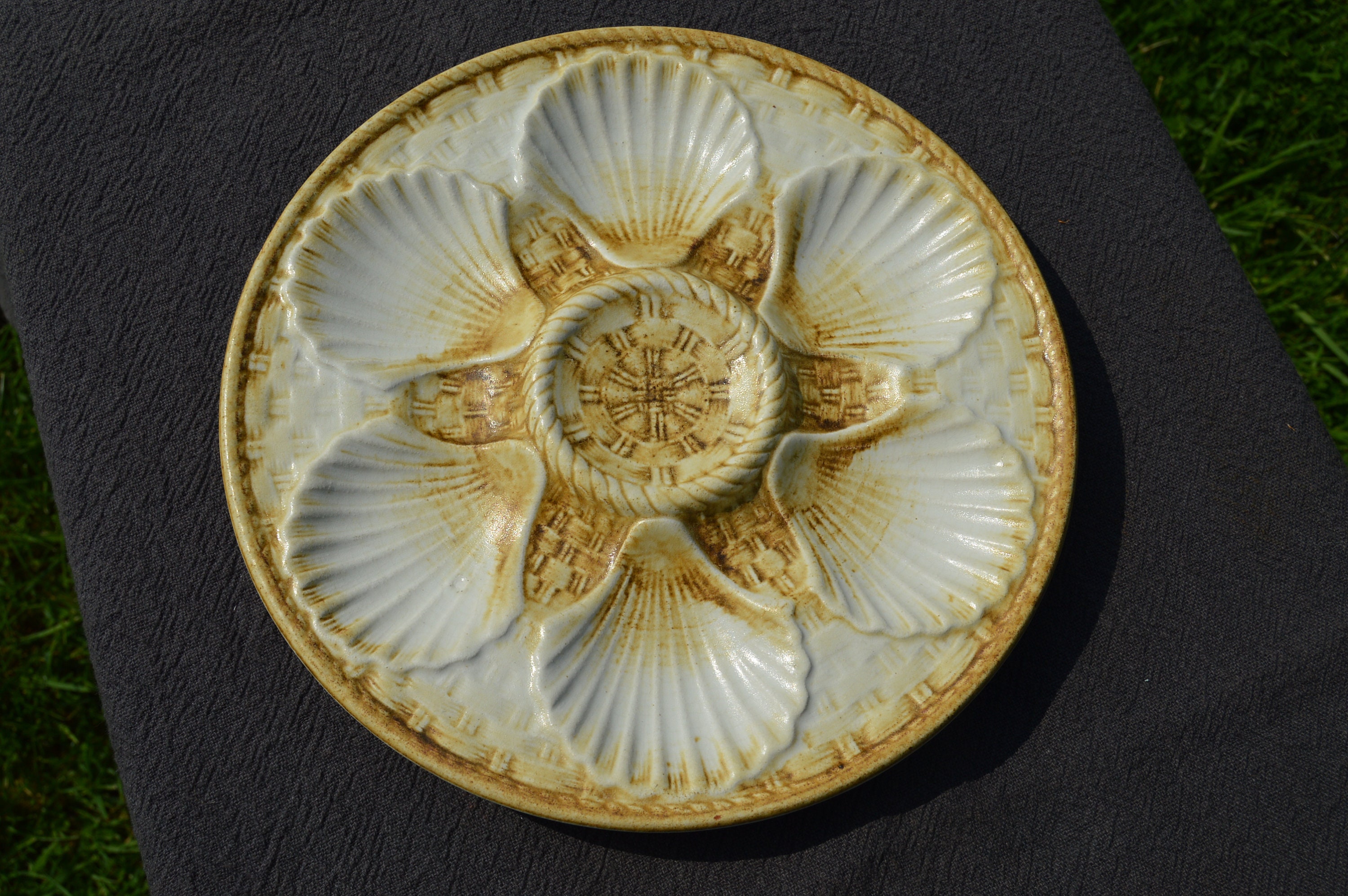 Oyster Plate Longchamps Huitre Mussel Fish Light Brown White Vintage Français Super Condition Seafoo