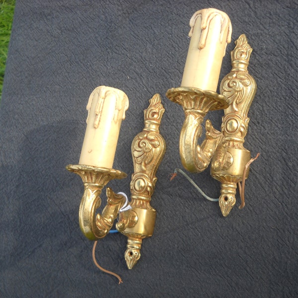 Superb Vintage French Bronze Classical Style Wall Light Fittings Set of Two Gorgeous Ormalu Style Chateau Chic Lights