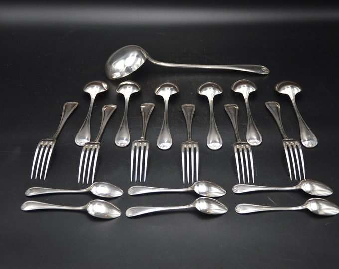 Christofle 6 Forks 6 Spoons 6 Teaspoons 1 Ladle Fully Marked Christofle Cocquille Pattern 1874-1878 1935-1983 French Silver Plate Cutlery