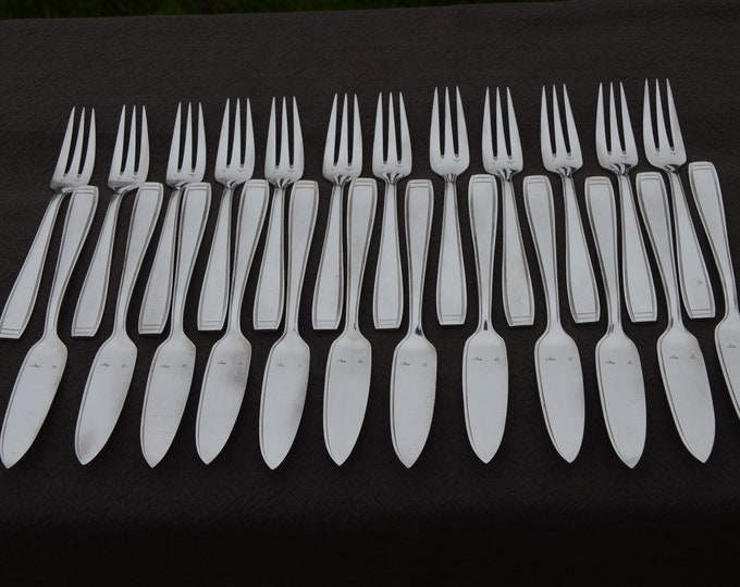 Ercuis 12 Forks and 12 Knives Boxed Fish Knives Forks Silver Plated Marked Ercuis Cutlery Flatware Good Antique Condition