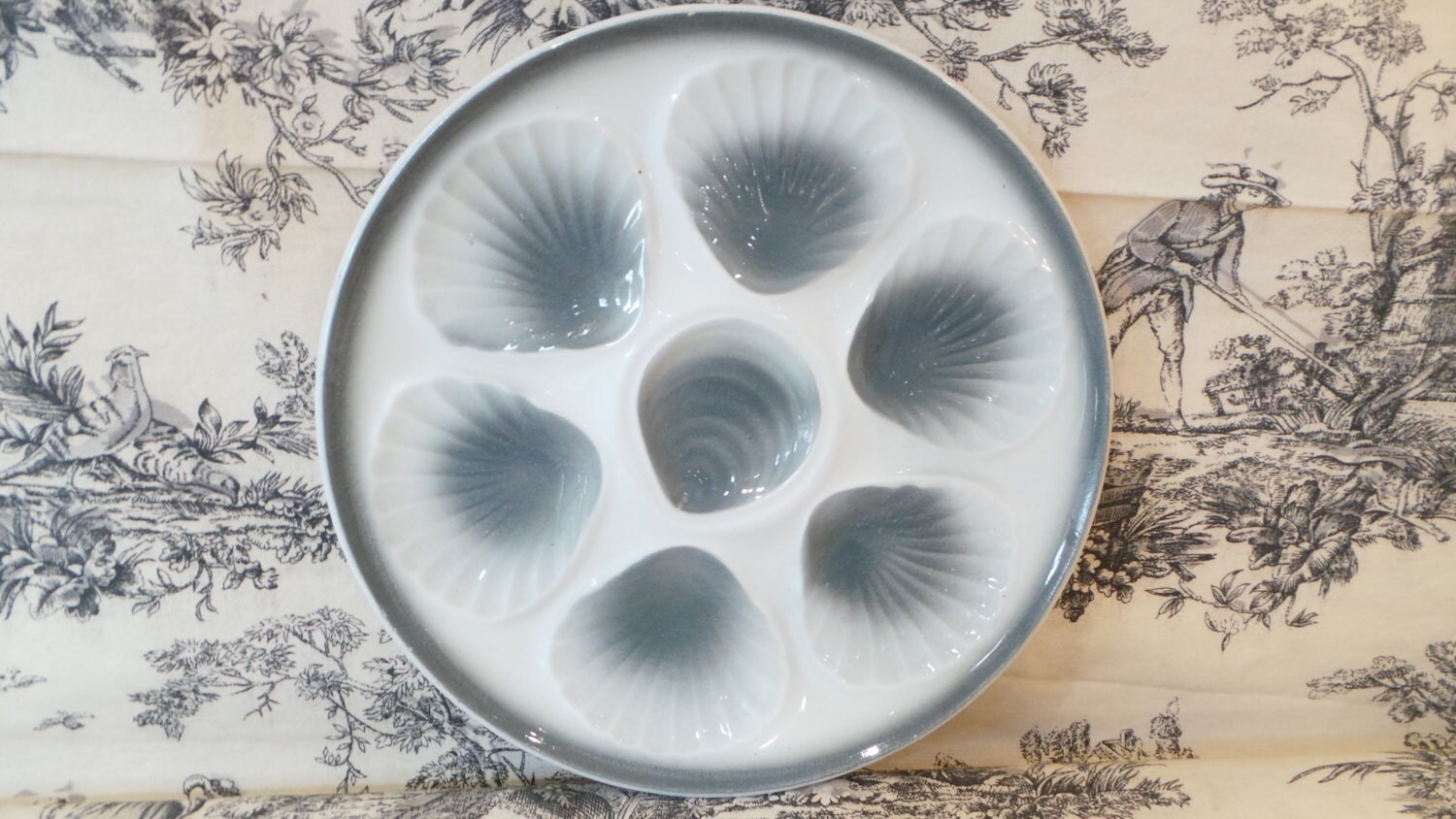 Assiette d'huître Huitre Mussel Fish Plate Orchies Light Grey & White Vintage Français Super Conditi