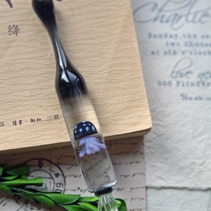 Handmade Black Crystal Glass Dip Pen with Jellyfish Design, 5.5 Inch Calligraphy Pen, 0.5-0.7mm Nib Writing Pen for Journaling & Gifts