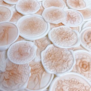 30 Stück Vielzahl handgemachte selbstklebende Wachssiegel Aufkleber / Peel & Stick Wachssiegel / Einladung Wachssiegel Blume / 3D / Blumenstrauß / Stempel