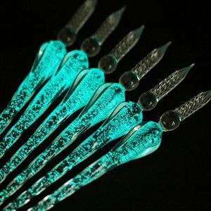 Glow in the Dark glazen dippen – 7,5 inch kalligrafiepen met glitterinkt, 0,5-0,7 mm penpunt, lichtgevende schrijfpen voor journaling en kunst