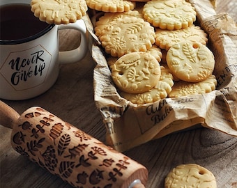 Wooden Embossed Rolling Pin with Forest Cartoon Animal, Pinecone and Needle Leaves Pattern for Cookies