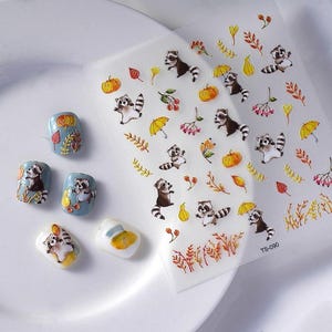 4 Blätter 5D Waschbär Nagel Aufkleber - Herbst Kürbis Ahornblätter Wasserdichte Nail Art Decals