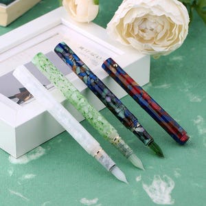 Conjunto de canetas de imersão em vidro de resina – Estilos Jade, Pérola, Mosaico e Confete – Caneta de caligrafia e diário com ponta extra – Presente de escrita vintage