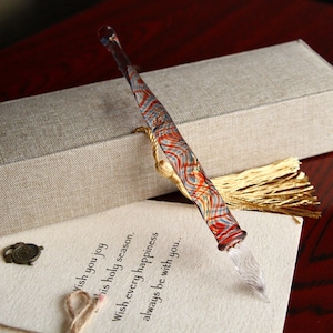 Eleganter handgefertigter Dip-Pen aus Kristallglas mit blauem und rotem Wellen-Design für Kalligraphie und Unterschriften