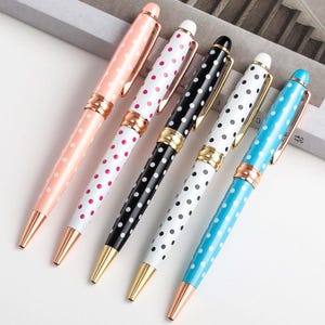 Niedlicher Polka Dot Metallkugelschreiber - Twist Action Design, 0,7 mm feine Spitze, perfekt für Büro, Schule oder Geschenk, 5,5 Zoll, 29g