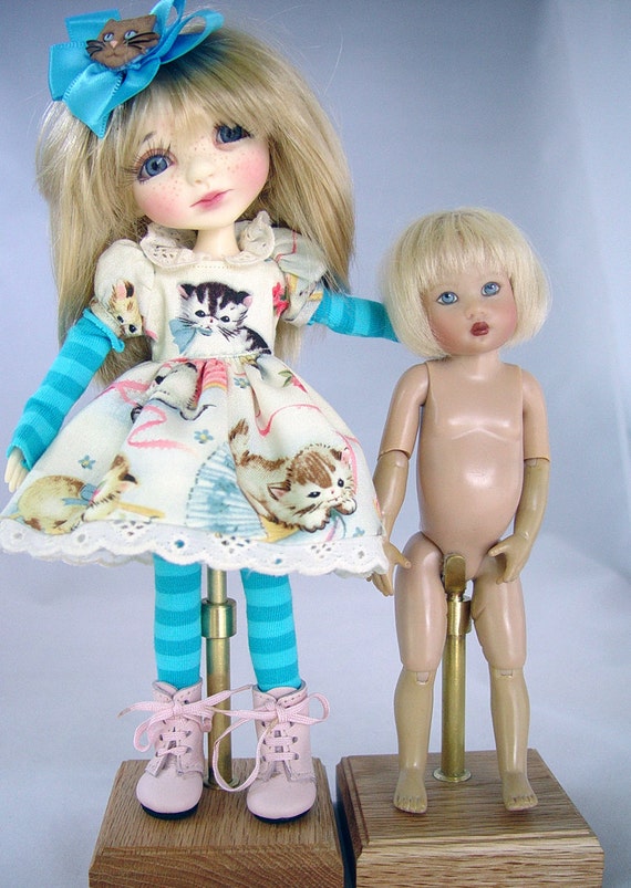 adjustable doll stand