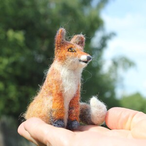 Needle felted red fox. Handmade. Miniature soft sculpture, felted wild animals