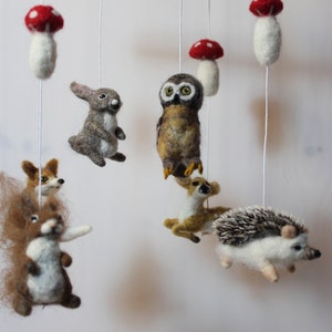 Felted baby mobile, forest animals and mushrooms, hedgehog, owl, hare, fox, baby deer, squirrel zdjęcie 3