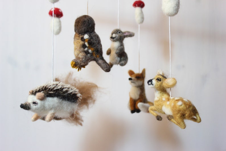 Felted baby mobile, forest animals and mushrooms, hedgehog, owl, hare, fox, baby deer, squirrel zdjęcie 7