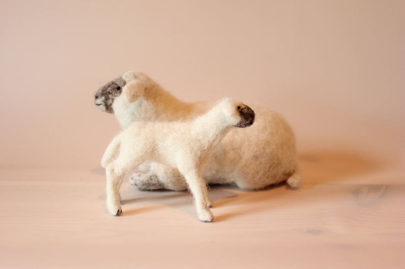 Needle Felted Lamb, Handmade white Lamb and Mom, Needle felted Sheep and Lamb, Christmas gift, the Holy Lamb, Needle Felted Animal image 5