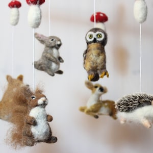 Felted baby mobile, forest animals and mushrooms, hedgehog, owl, hare, fox, baby deer, squirrel zdjęcie 4