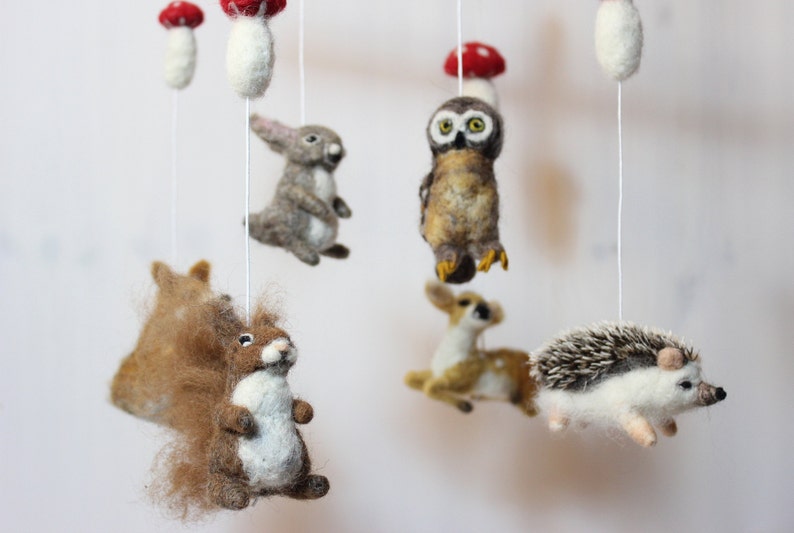 Felted baby mobile, forest animals and mushrooms, hedgehog, owl, hare, fox, baby deer, squirrel zdjęcie 4