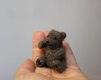 Needle felted bear miniature, felted animal, Miniature soft sculpture, Woodland, dolls and miniatures, lovely bear miniature