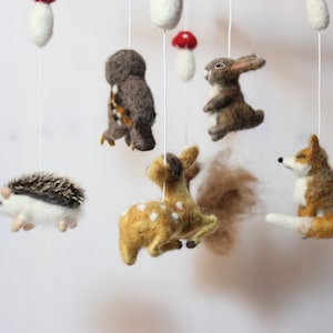 Felted baby mobile, forest animals and mushrooms, hedgehog, owl, hare, fox, baby deer, squirrel zdjęcie 6