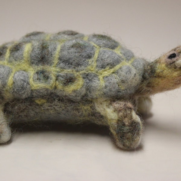 Needle felted Tortoise, felted animal, Miniature soft sculpture, Woodland, Felt wild animals, made by DaliaNerijusFelt