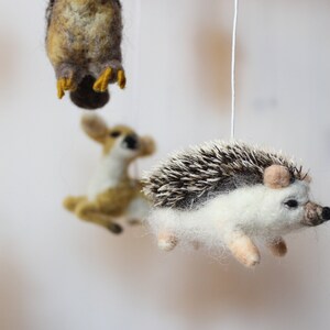 Felted baby mobile, forest animals and mushrooms, hedgehog, owl, hare, fox, baby deer, squirrel zdjęcie 5