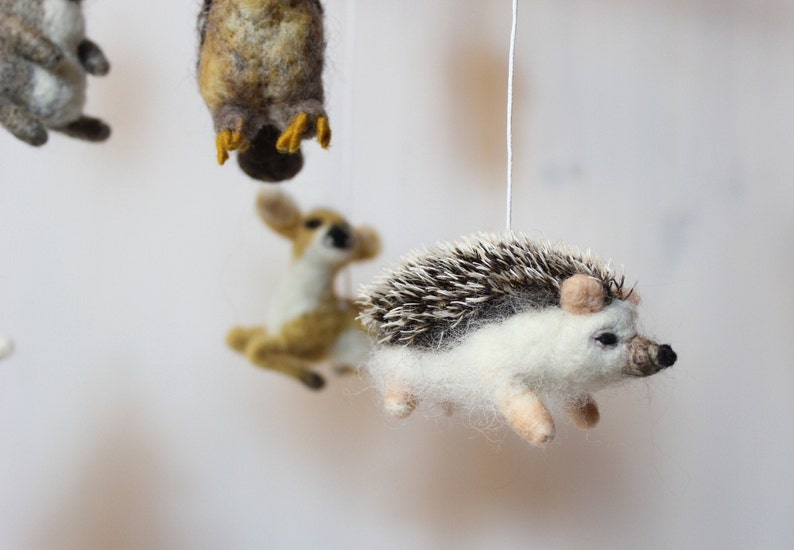 Felted baby mobile, forest animals and mushrooms, hedgehog, owl, hare, fox, baby deer, squirrel zdjęcie 5