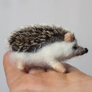 Felted baby mobile, forest animals and mushrooms, hedgehog, owl, hare, fox, baby deer, squirrel zdjęcie 10