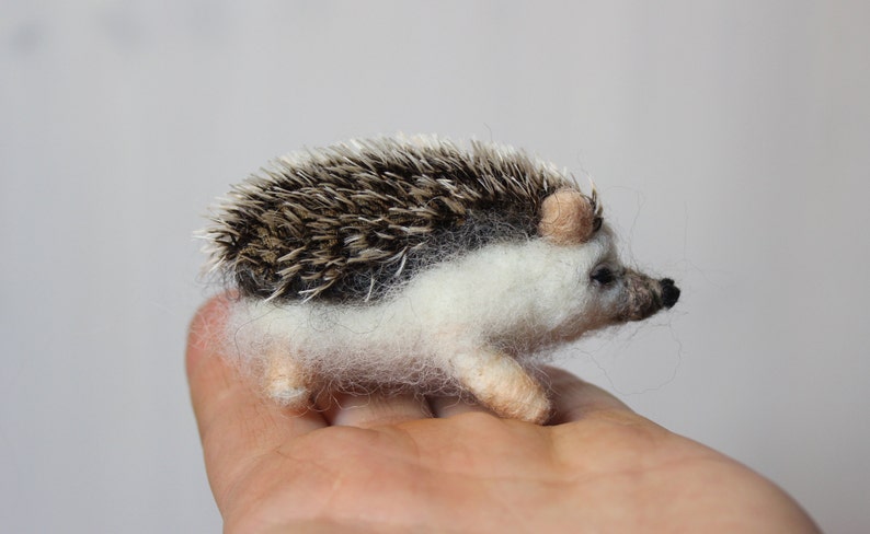 Felted baby mobile, forest animals and mushrooms, hedgehog, owl, hare, fox, baby deer, squirrel zdjęcie 10