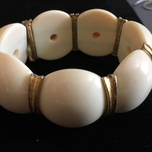 Vintage Lucite Bangle Bracelet Stretchy/ Retro Cream Color/ Cream Color Lucite and Gold Stretch Bracelet/ Circa 1960s