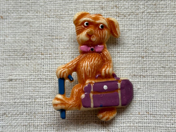 Cute vintage 50's kitsch plastic novelty brooch -… - image 3