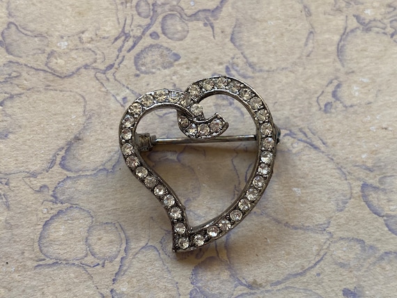 Vintage old stock 80's silver tone heart brooch m… - image 1