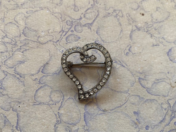 Vintage old stock 80's silver tone heart brooch m… - image 3