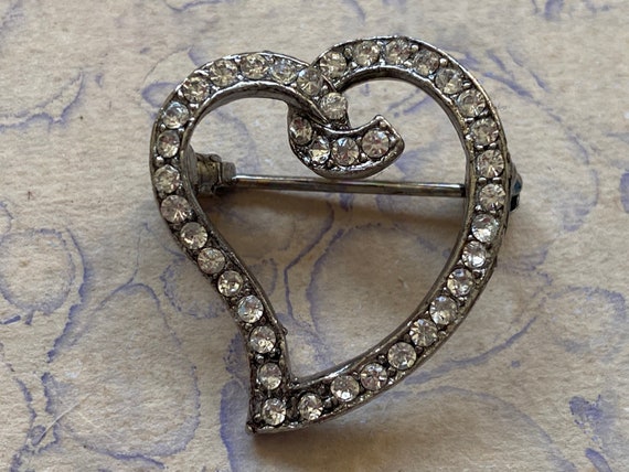 Vintage old stock 80's silver tone heart brooch m… - image 5