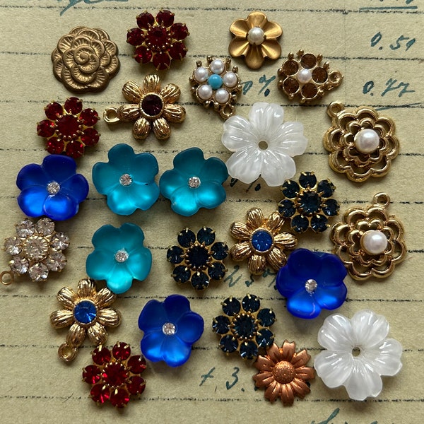 Lot of 25 genuine vintage flower notions & charms - gold, brass, crystal, glass etc