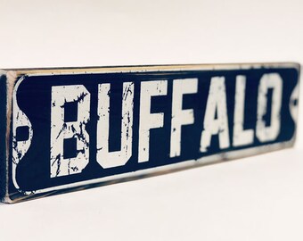 Vintage black & white Buffalo St sign