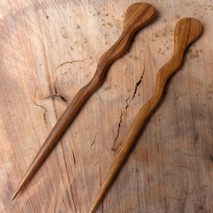 Two Teak 6 Inch Handmade Spiral Wooden Hair Sticks Pins Forks Pics Bun Holders Shawl Pins Brown Tan Hair Accessories Bild 5
