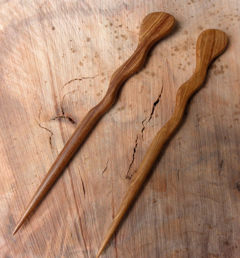 Two Teak 6 Inch Handmade Spiral Wooden Hair Sticks Pins Forks Pics Bun Holders Shawl Pins Brown Tan Hair Accessories Bild 5