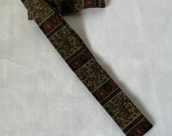 Nos Vintage HAHN 60er Jahre Krawatte mit quadratischem Ende, 1 3/4" Batik-Baumwolle