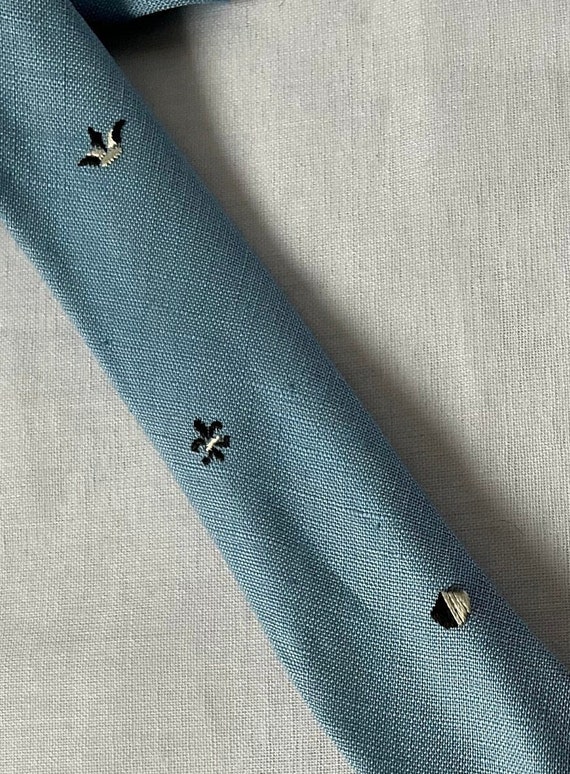 vintage IRISH LINEN necktie skinny 2 1/2" CRESTS … - image 1