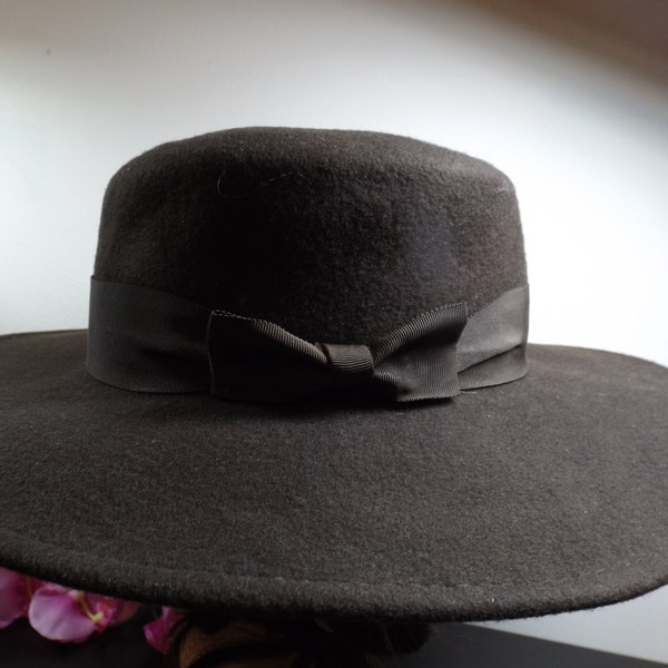 Felt Wool women hat of 60s,chocolate brown.Size 22 1/8" inside or 56.2 cm