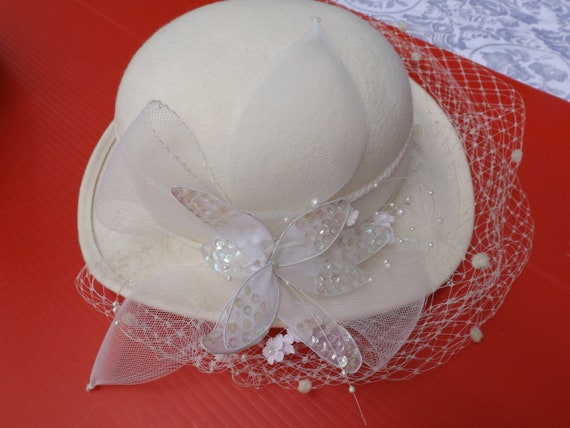 Elegant Vintage 100% Wool Cream Hat with Veil Made In USA Ivory Bridal Hat, Teardrop Shape Hat With Bow , Duchess Silk  main image 4