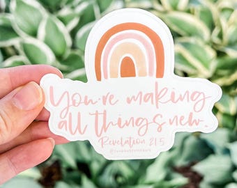 Openbaring 21:5 regenboogsticker, inspirerende schriftsticker, vinyl geloofssticker, christelijk cadeau, opbeurend bijbelvers, kerstcadeau