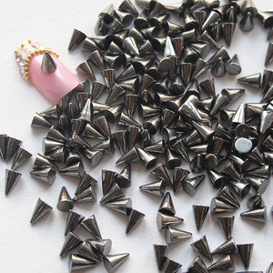 RC-159-3 30pcs  Gunmetal Color Plastic Spike Stud Nail Art Decoration Cellphone Decoration