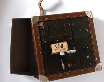 1 antike Filmrollenbox, vintage, Filmrollenversandbox L 31cm x B 31 cm, Höhe geschlossen ca.  6,5cm