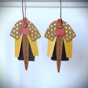 713) Pendientes elaborados con lámina de aluminio de persiana veneciana de colores