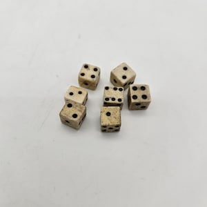 Sammlung von 7 Antike Knochenwürfel - 7/8 mm