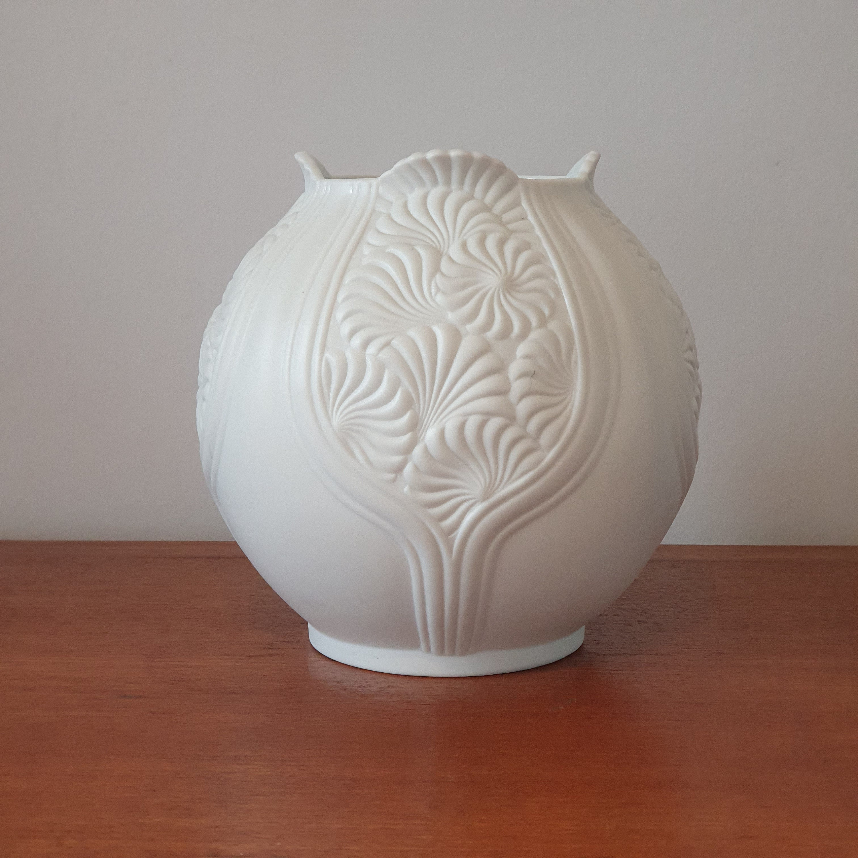 《西独KAISER社/ヴィンテージ〉「(白磁)花瓶(金彩)」【希少】 Kaiser germany vase - Etsy 日本