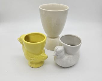 Vintage eierdopjes voor kip en eend - paasdisplay - zoals gevonden